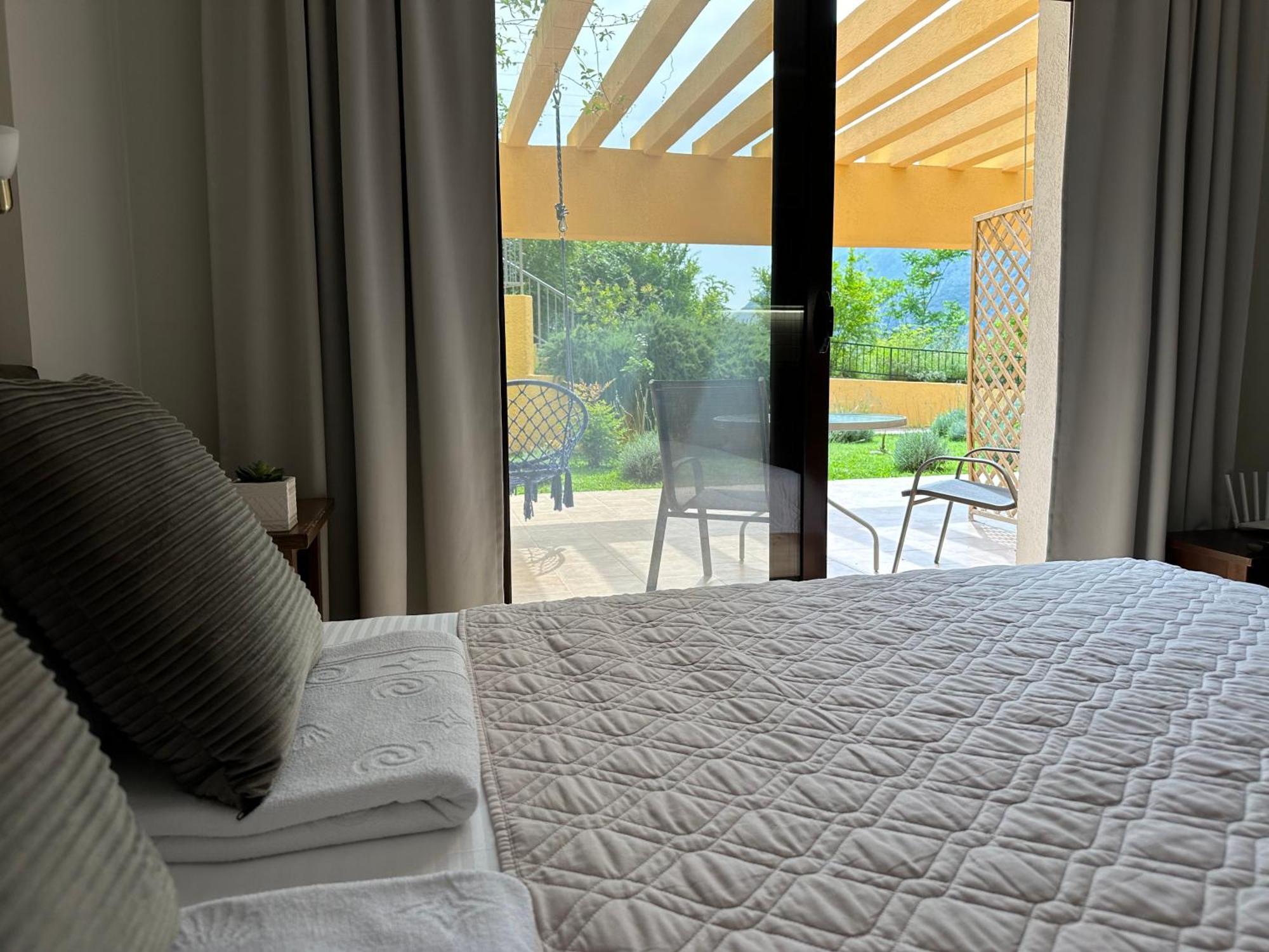 Villa Risan Apartments Экстерьер фото