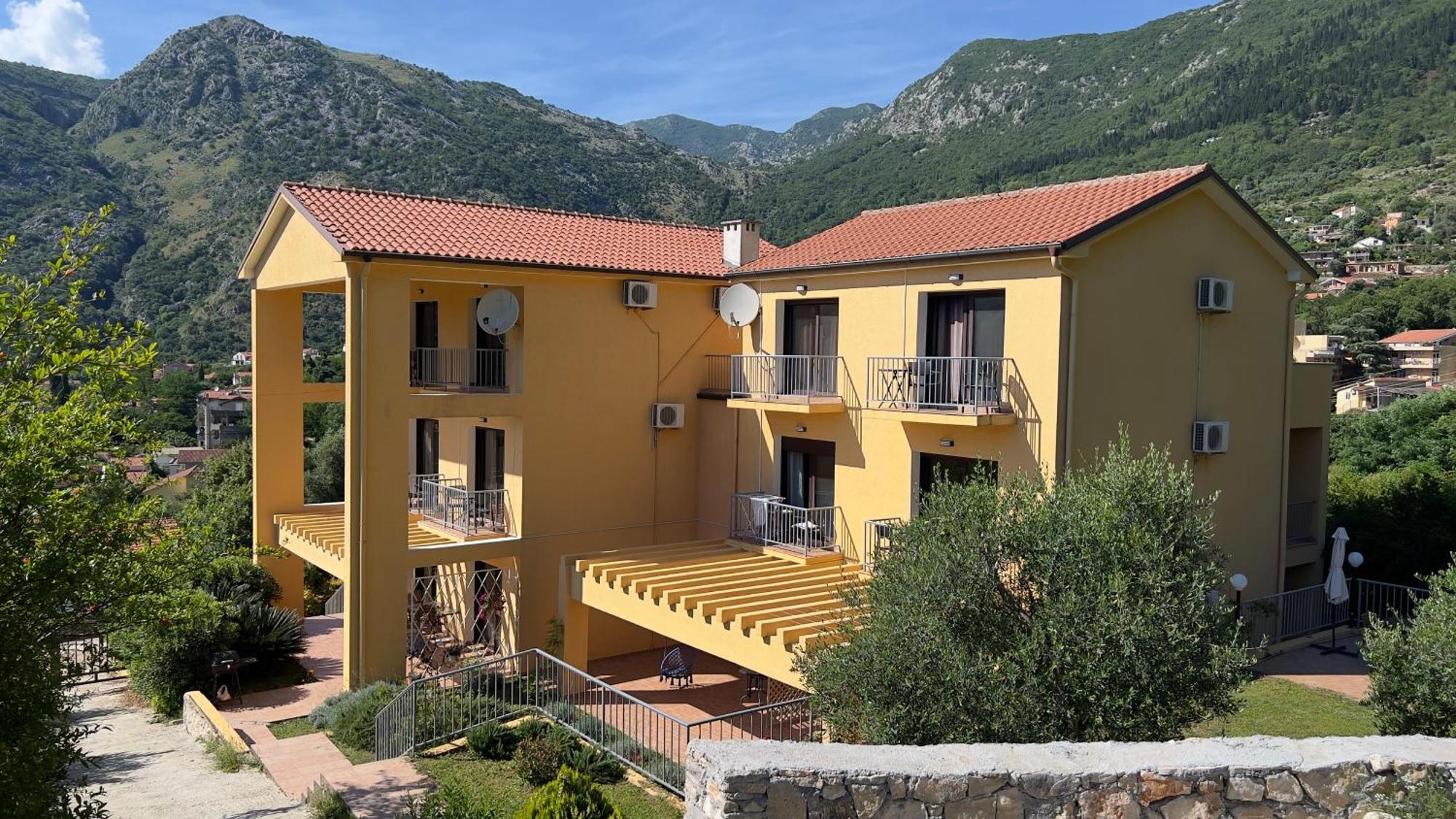 Villa Risan Apartments Экстерьер фото