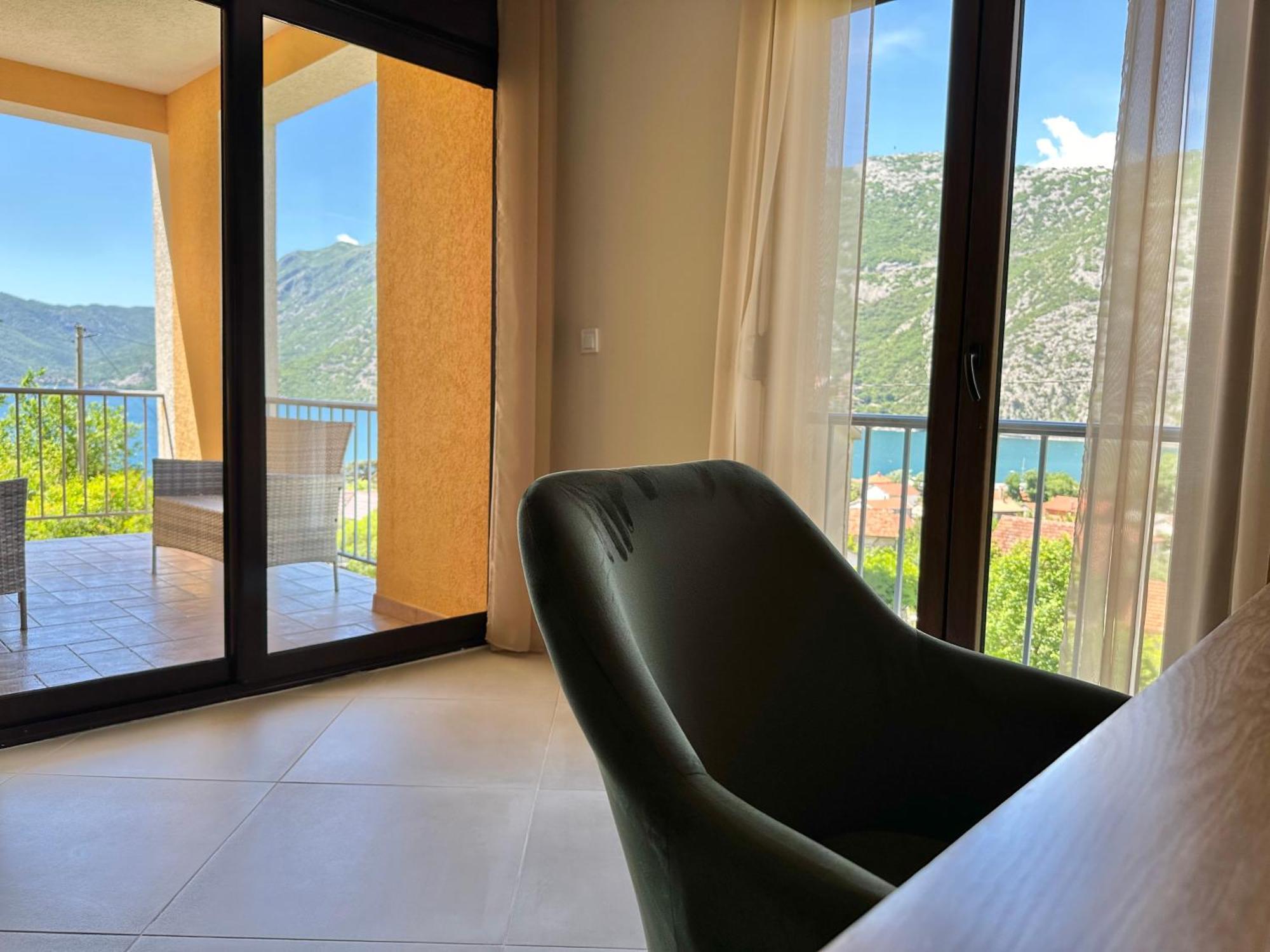 Villa Risan Apartments Экстерьер фото