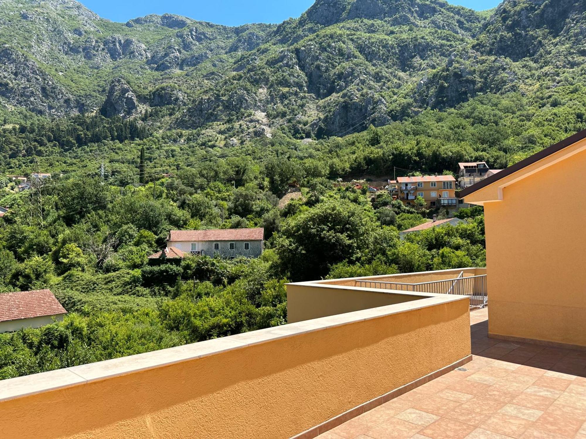 Villa Risan Apartments Экстерьер фото