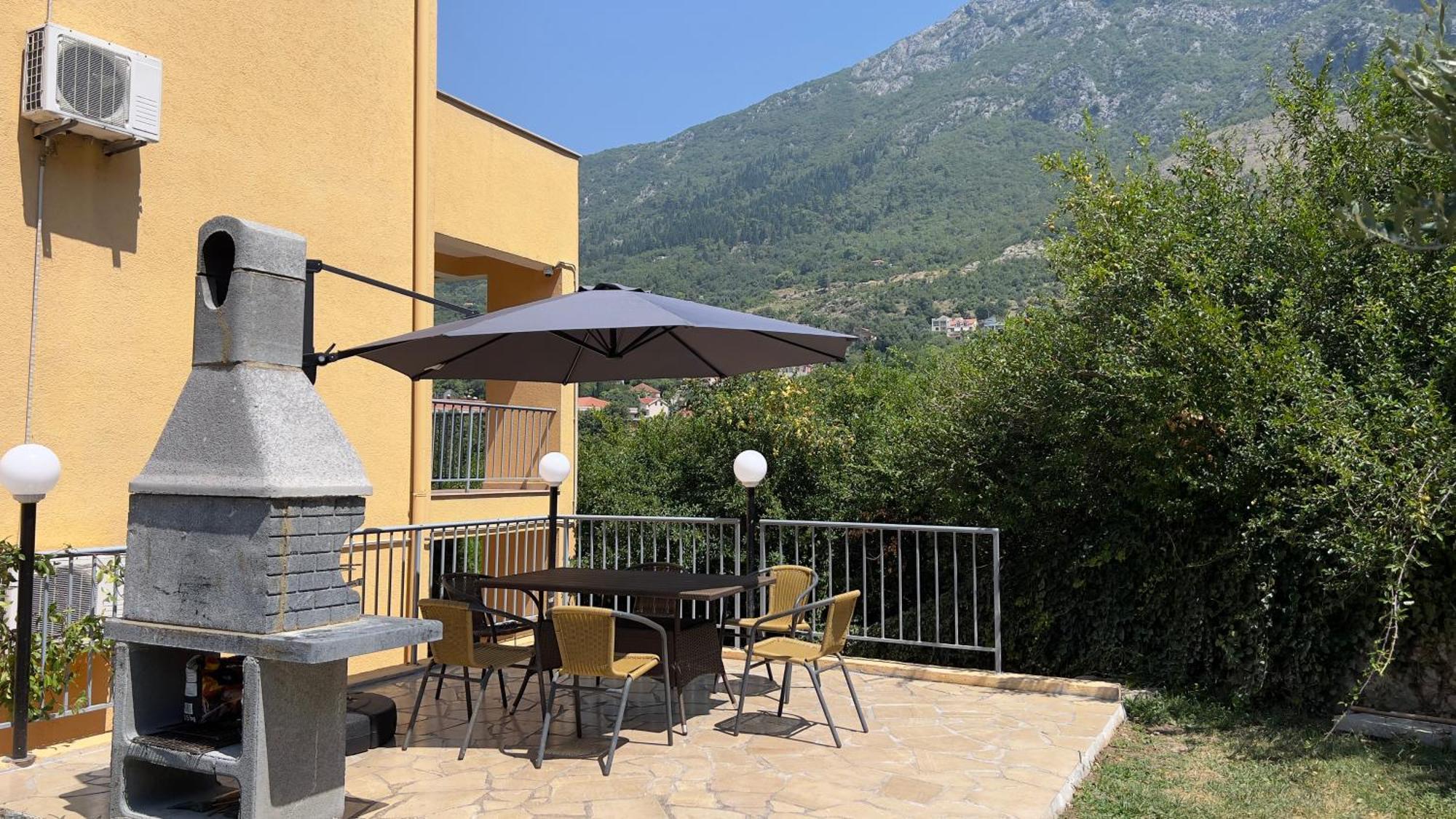 Villa Risan Apartments Экстерьер фото