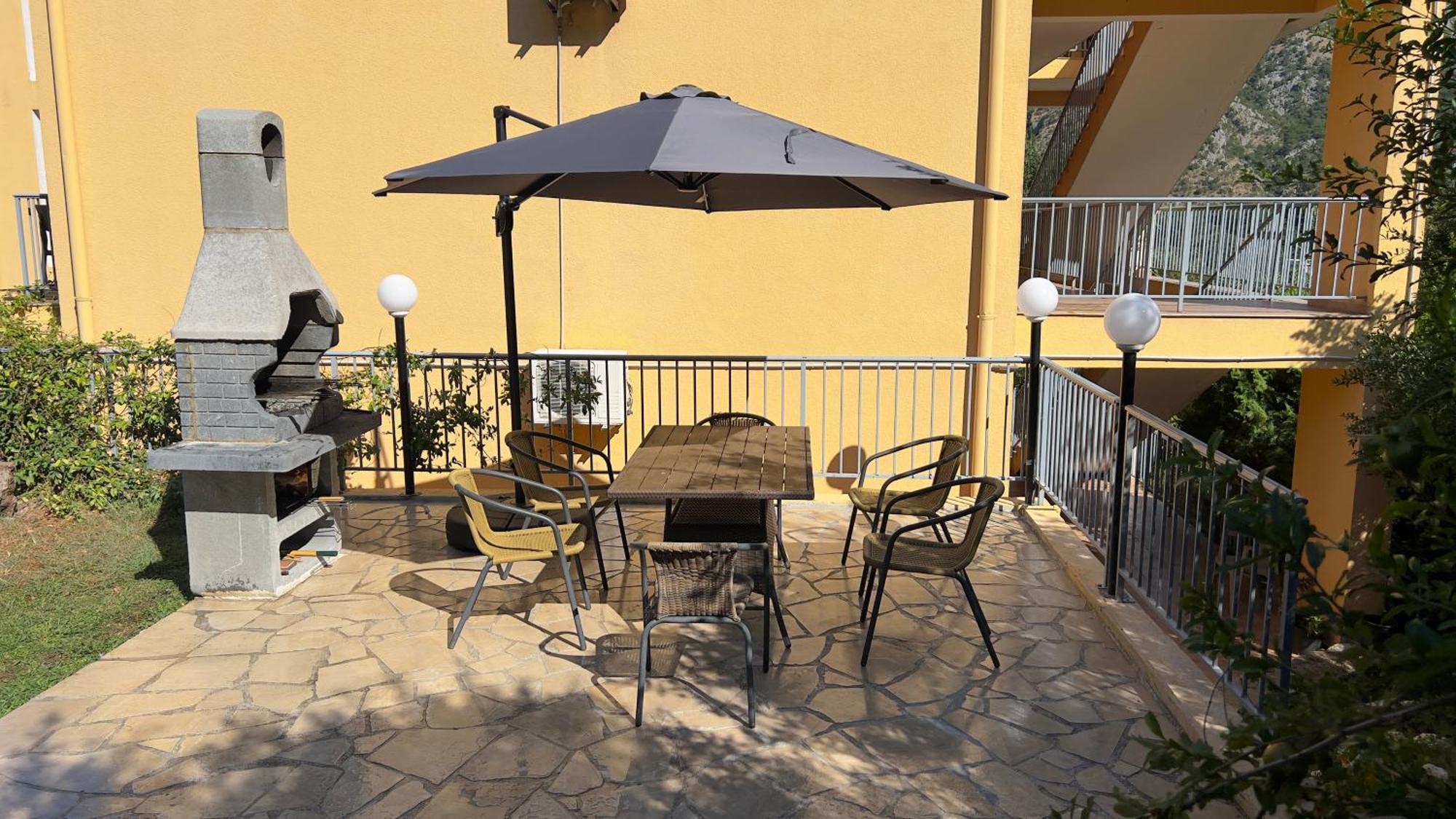 Villa Risan Apartments Экстерьер фото